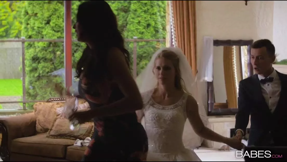 Bride Lifting Dress Porn Lesbian - Sexy bride has a pre-wedding threesome with her