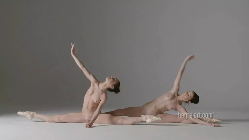 Twerking On Dildo Lesbian Twins - Naked twin ballerinas masturbate with huge dildos